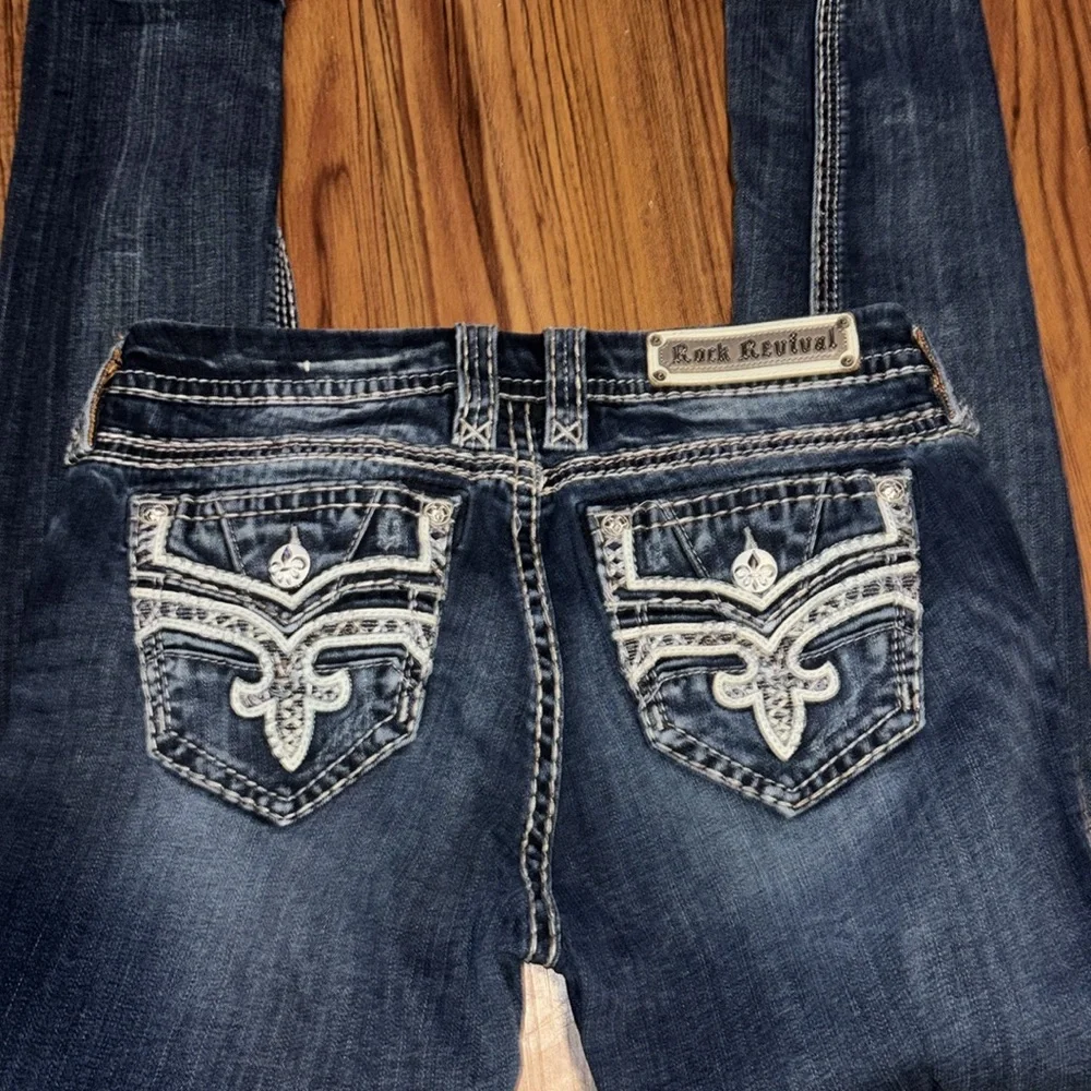 Rock Revival Women’s Dark Indigo Skinny Jeans with Embroidered Back Pockets - Picture 2 of 4